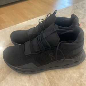 Black On cloud sneakers mens size 9 new never worn